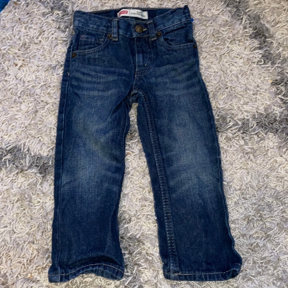 *Levi’s 514 Slim Straight denim jeans